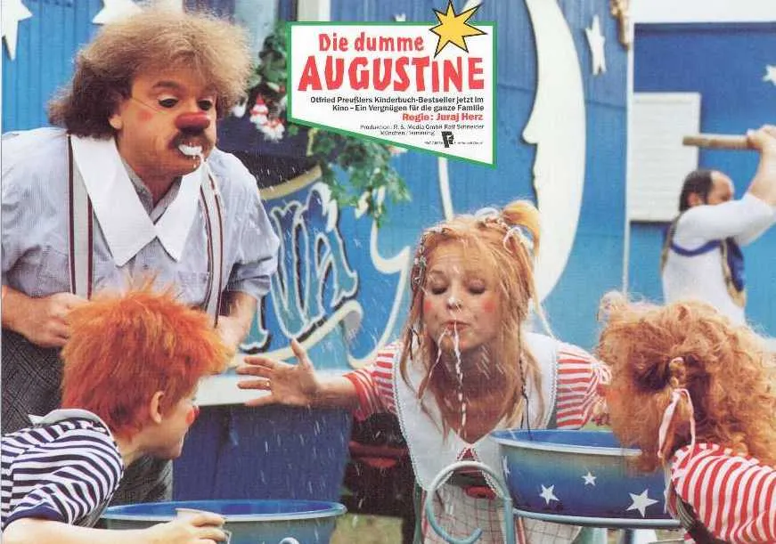 Szenenbild – Die dumme Augustine