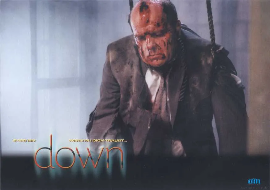 Szenenbild – Down